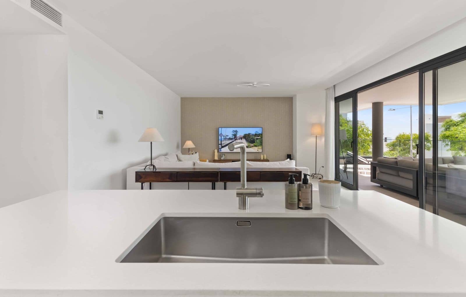 3 soveværelse Lejlighed til salg i Estepona med swimmingpool garage - € 795.000 (Ref: 9873174)