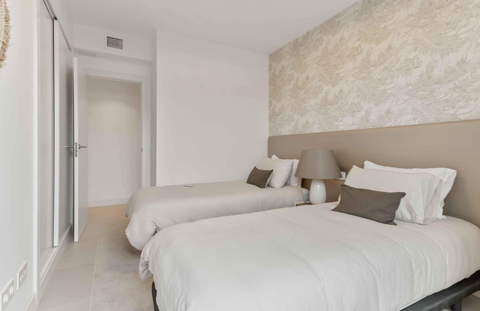 3 soveværelse Lejlighed til salg i Estepona med swimmingpool garage - € 795.000 (Ref: 9873174)