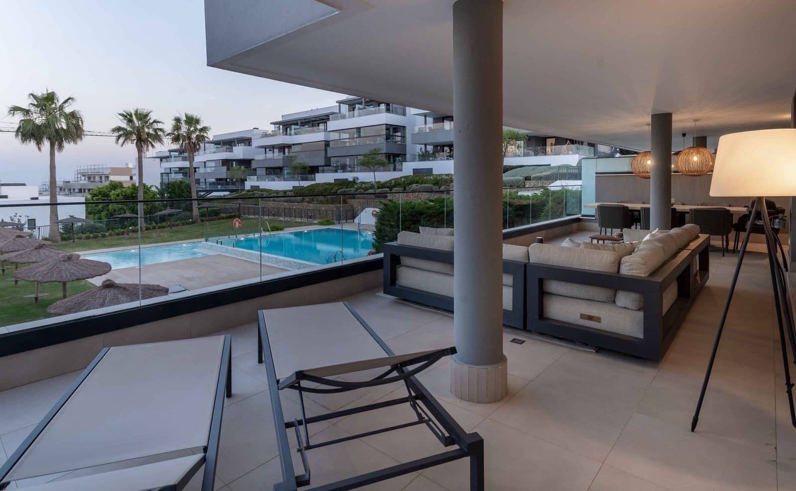 3 soveværelse Lejlighed til salg i Estepona med swimmingpool garage - € 795.000 (Ref: 9873174)