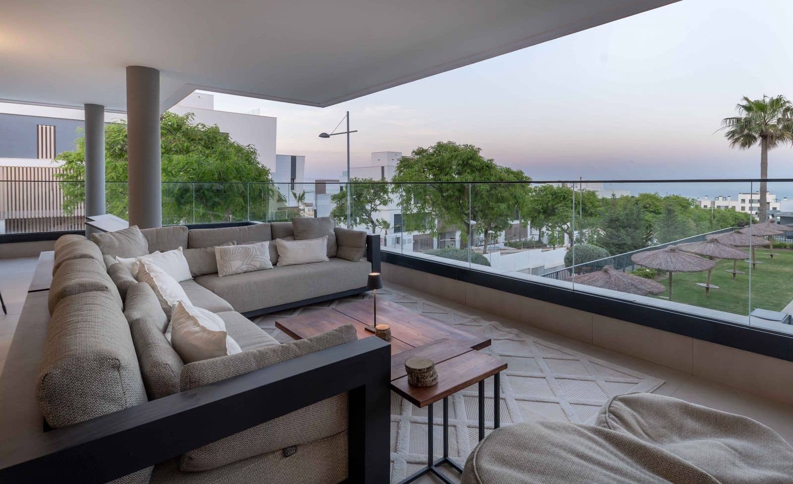 3 soveværelse Lejlighed til salg i Estepona med swimmingpool garage - € 795.000 (Ref: 9873174)