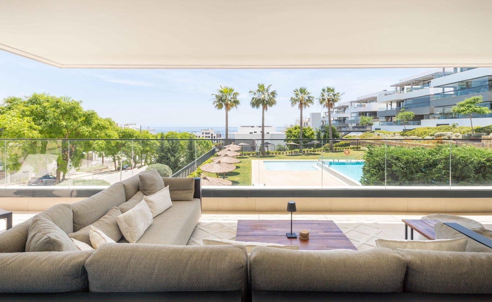 3 soveværelse Lejlighed til salg i Estepona med swimmingpool garage - € 795.000 (Ref: 9873174)