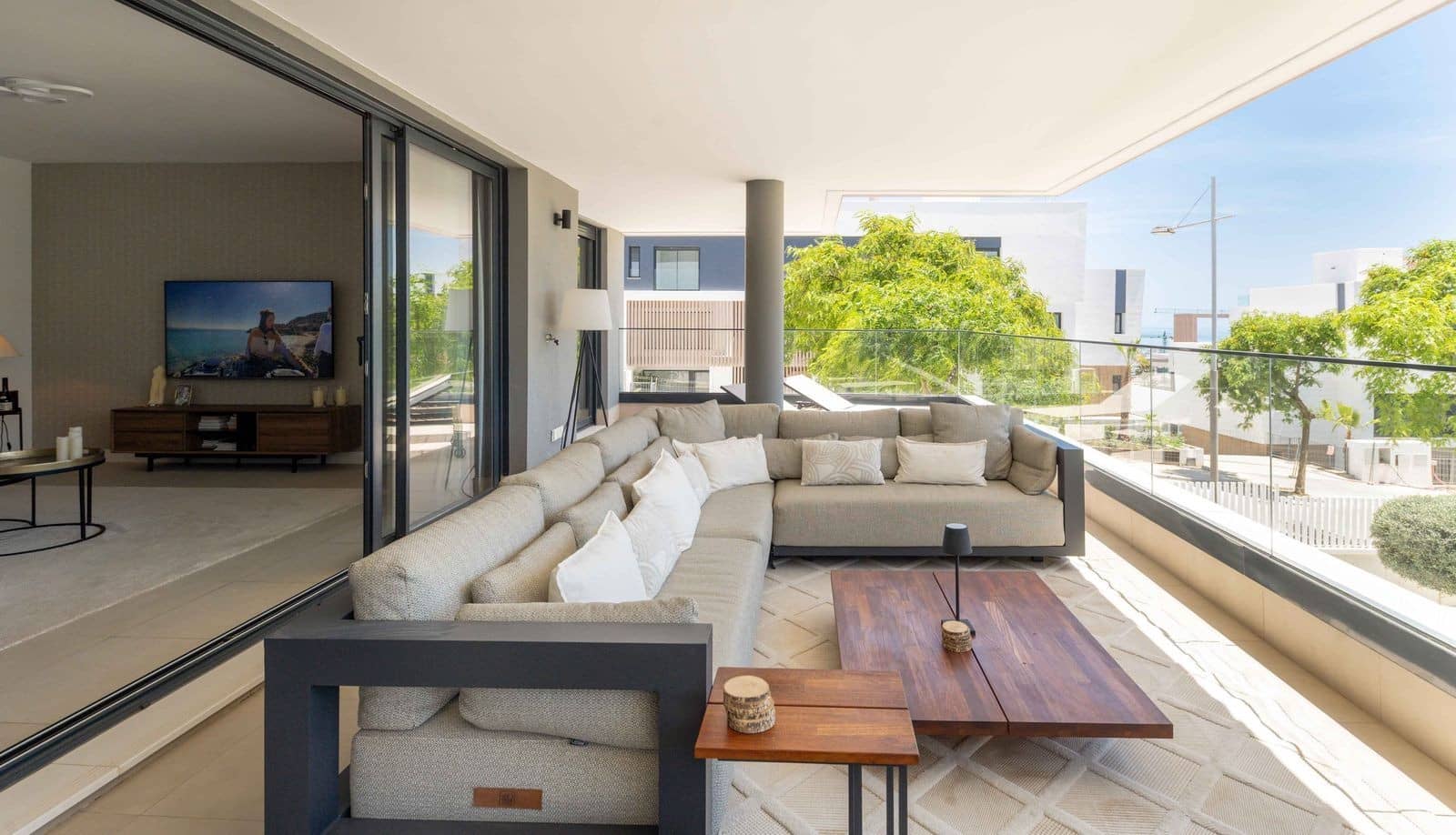 3 soveværelse Lejlighed til salg i Estepona med swimmingpool garage - € 795.000 (Ref: 9873174)
