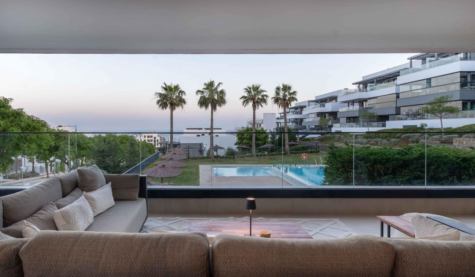 3 soveværelse Lejlighed til salg i Estepona med swimmingpool garage - € 795.000 (Ref: 9873174)