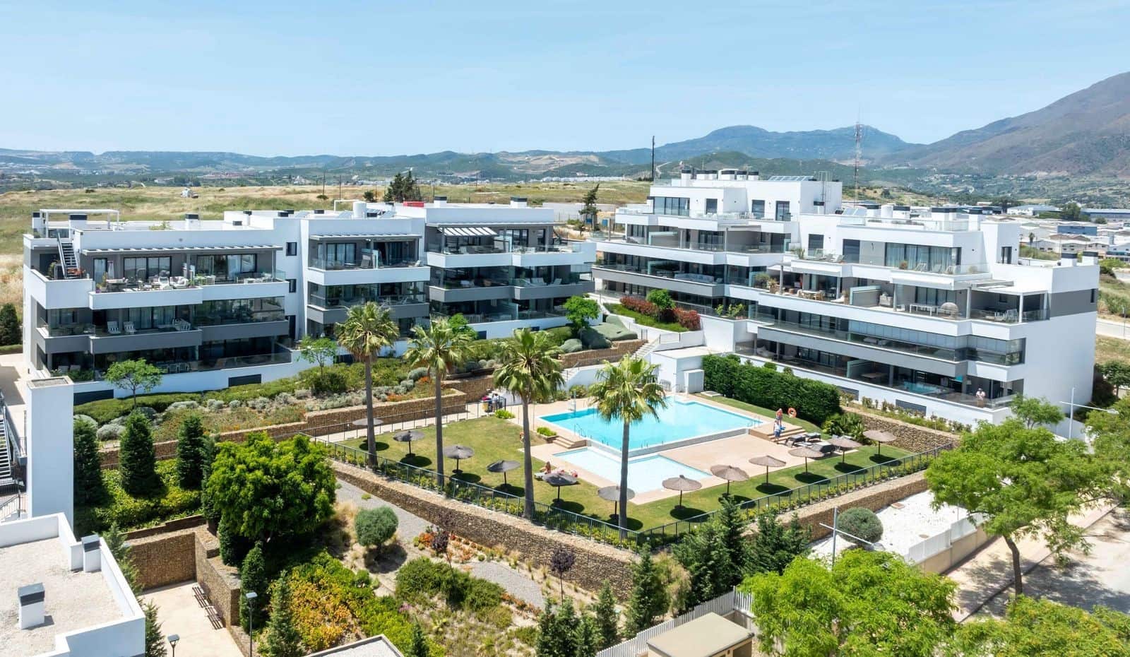 3 soveværelse Lejlighed til salg i Estepona med swimmingpool garage - € 795.000 (Ref: 9873174)