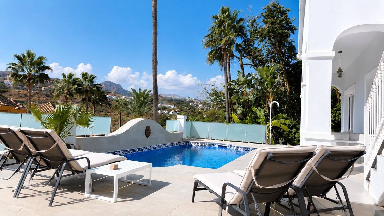 5 bedroom Villa for sale in Benahavis with pool garage - € 2,690,000 (Ref: 9873176)