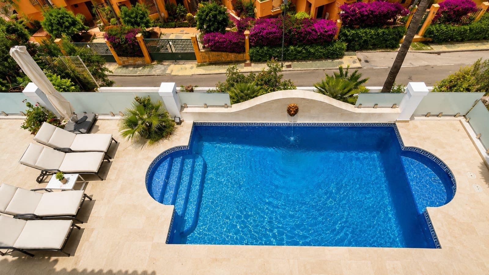 5 bedroom Villa for sale in Benahavis with pool garage - € 2,690,000 (Ref: 9873176)