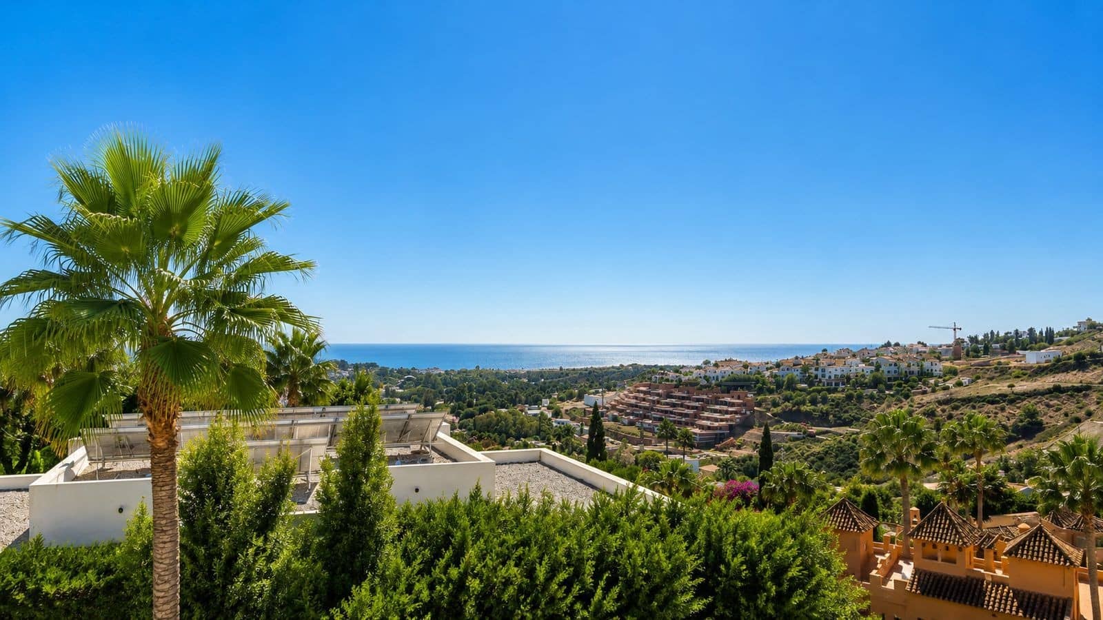 5 bedroom Villa for sale in Benahavis with pool garage - € 2,690,000 (Ref: 9873176)