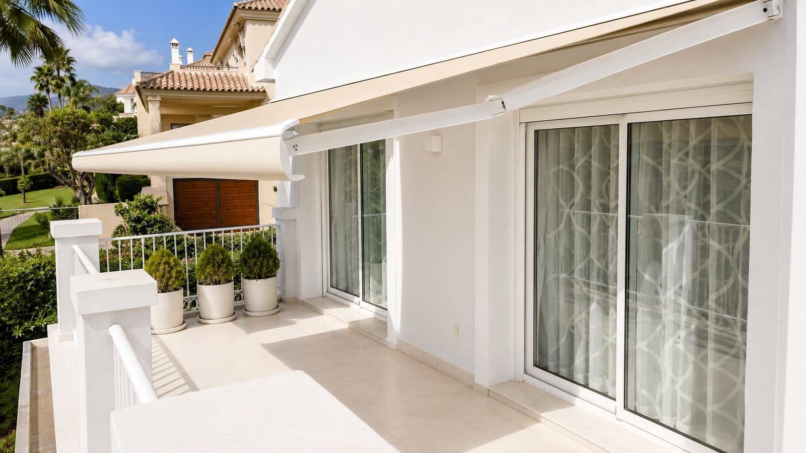 5 bedroom Villa for sale in Benahavis with pool garage - € 2,690,000 (Ref: 9873176)