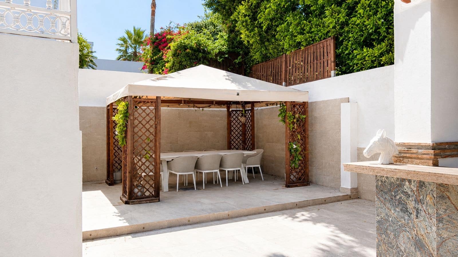 5 bedroom Villa for sale in Benahavis with pool garage - € 2,690,000 (Ref: 9873176)