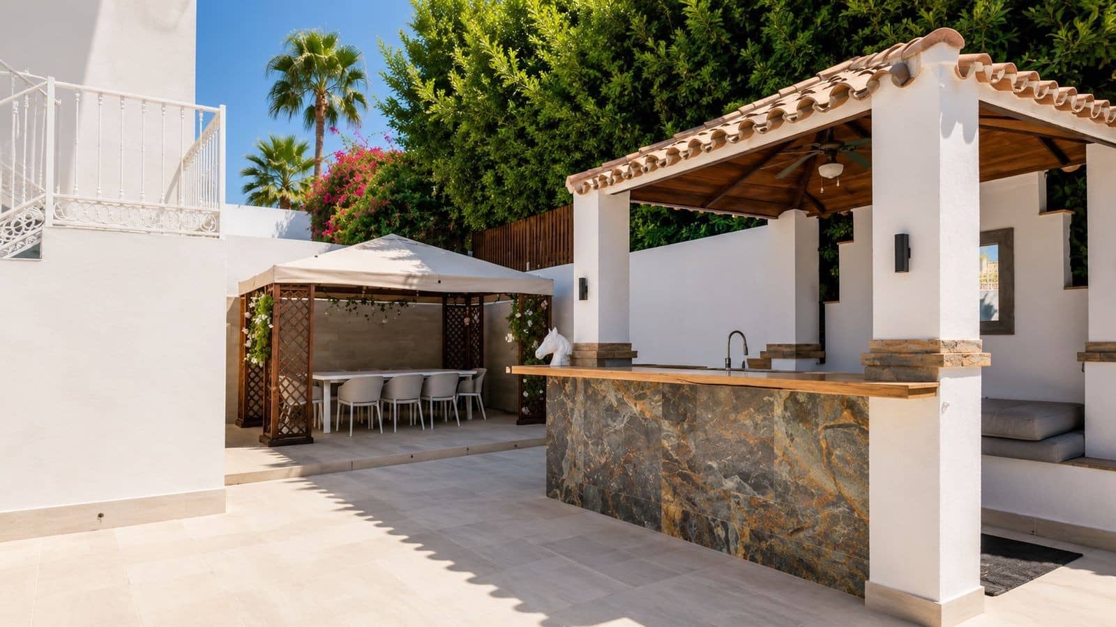 5 bedroom Villa for sale in Benahavis with pool garage - € 2,690,000 (Ref: 9873176)