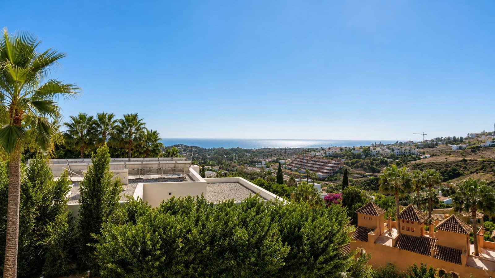 5 bedroom Villa for sale in Benahavis with pool garage - € 2,690,000 (Ref: 9873176)
