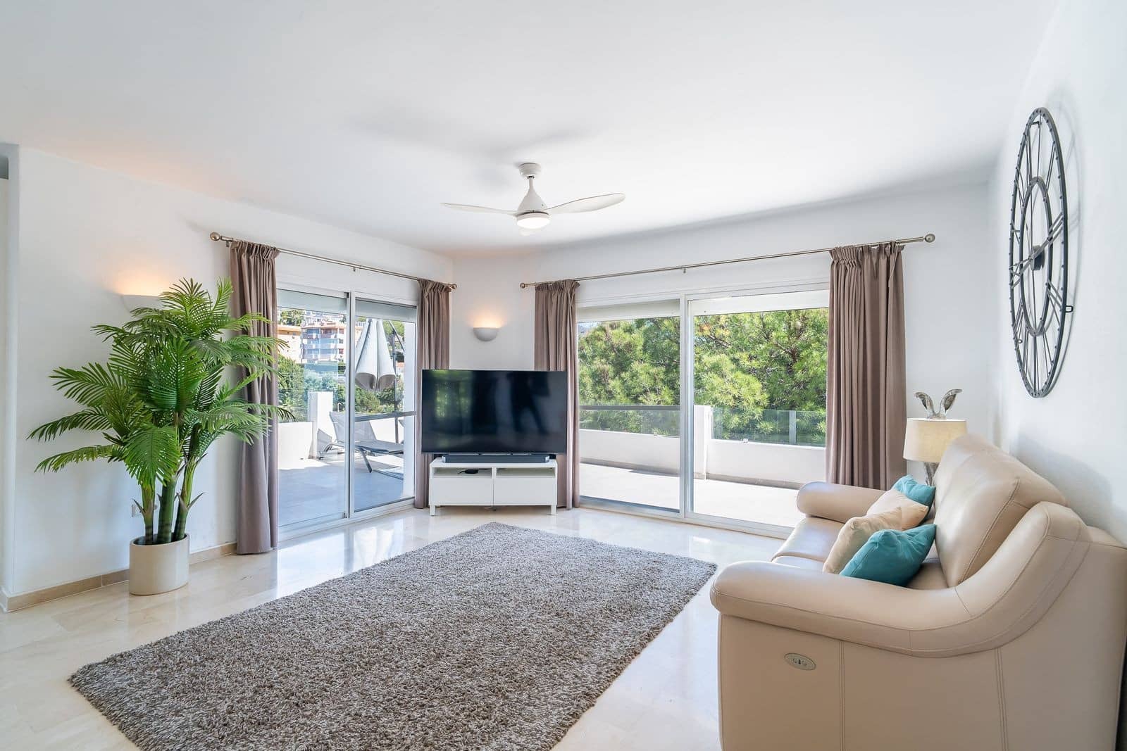 3 bedroom Villa for sale in Fuengirola with pool garage - € 1,097,000 (Ref: 9873177)