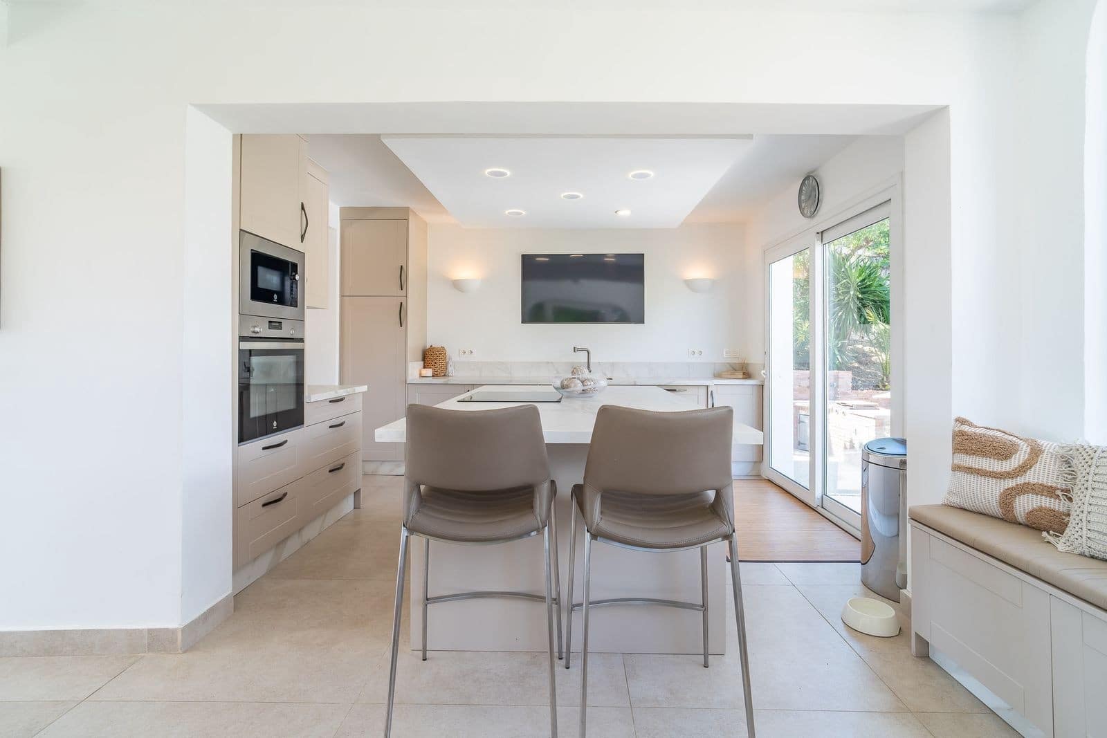 3 bedroom Villa for sale in Fuengirola with pool garage - € 1,097,000 (Ref: 9873177)