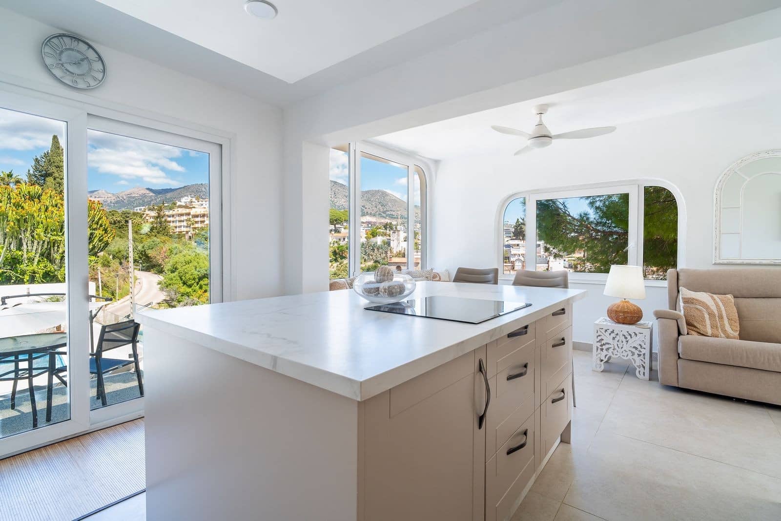 3 bedroom Villa for sale in Fuengirola with pool garage - € 1,097,000 (Ref: 9873177)