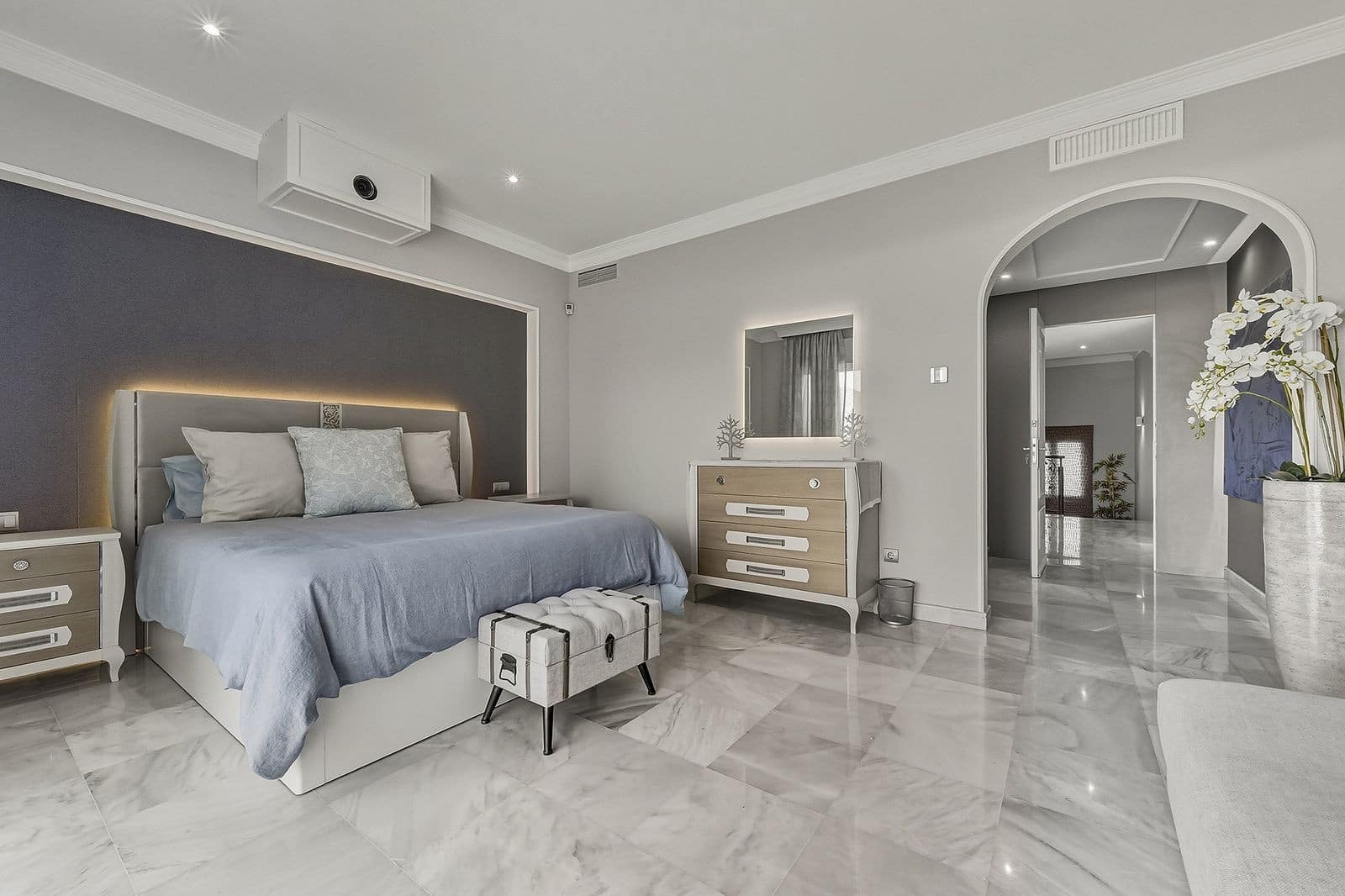 5 soverom Villa til salgs i Guadalmina med svømmebasseng garasje - € 2 200 000 (Ref: 9875987)
