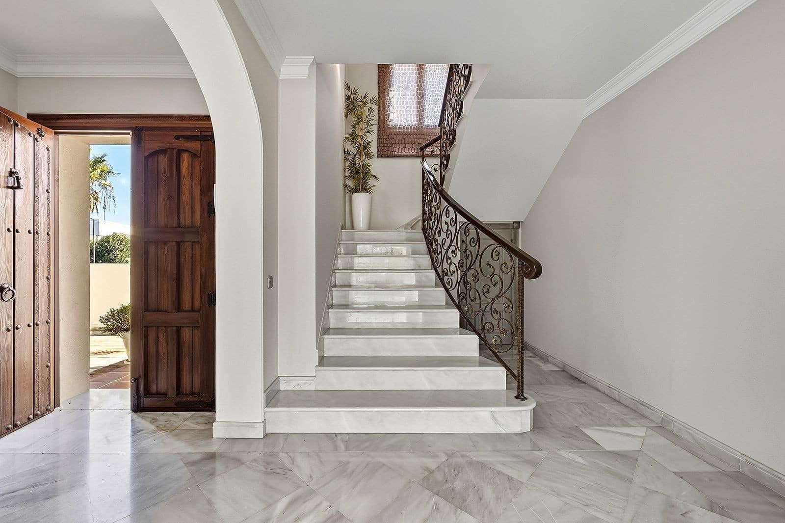 5 soverom Villa til salgs i Guadalmina med svømmebasseng garasje - € 2 200 000 (Ref: 9875987)