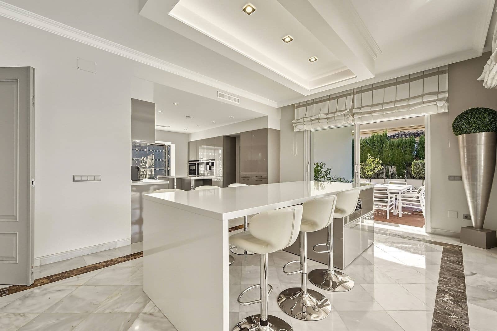 5 soverom Villa til salgs i Guadalmina med svømmebasseng garasje - € 2 200 000 (Ref: 9875987)