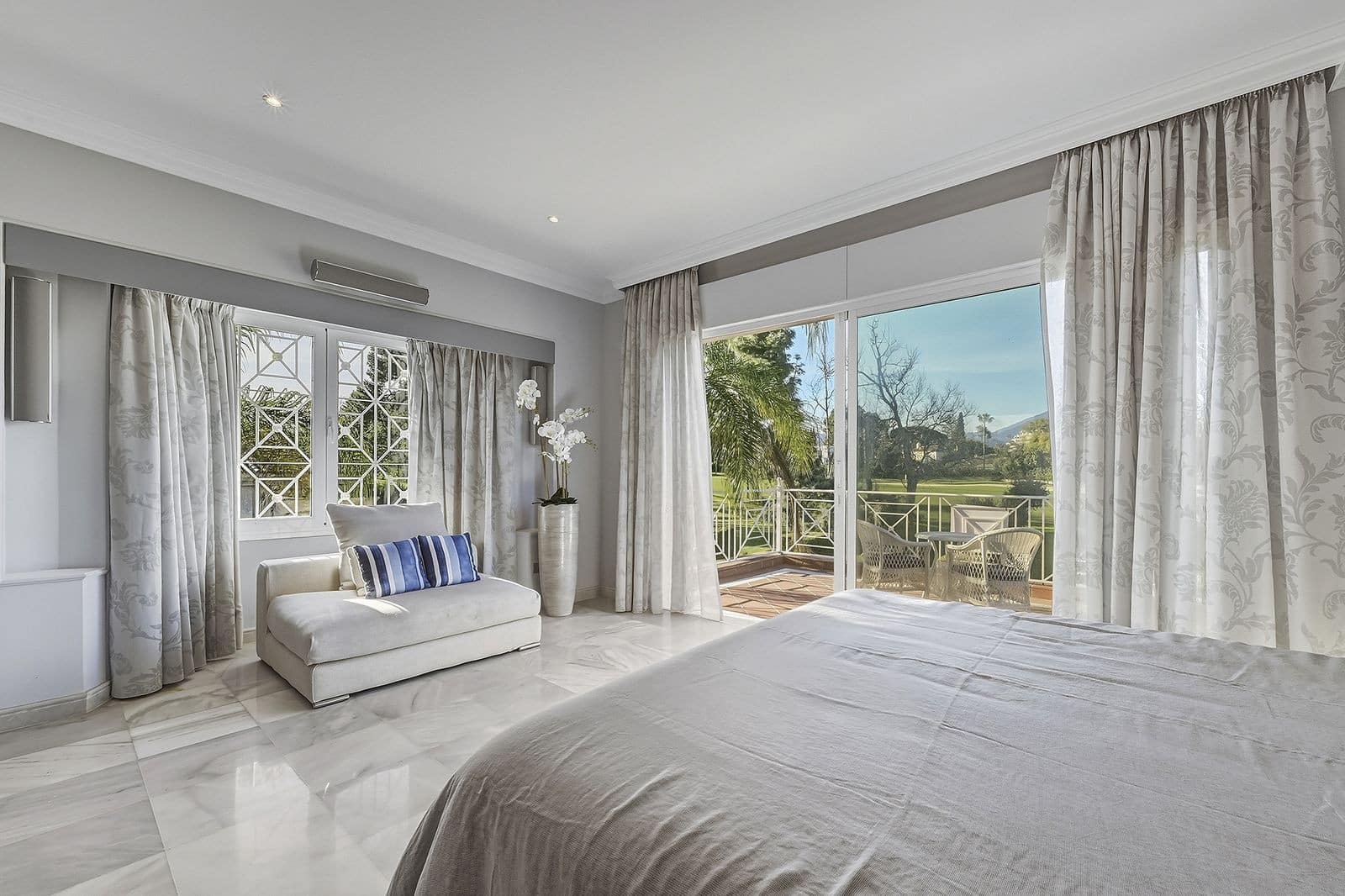 5 soverom Villa til salgs i Guadalmina med svømmebasseng garasje - € 2 200 000 (Ref: 9875987)
