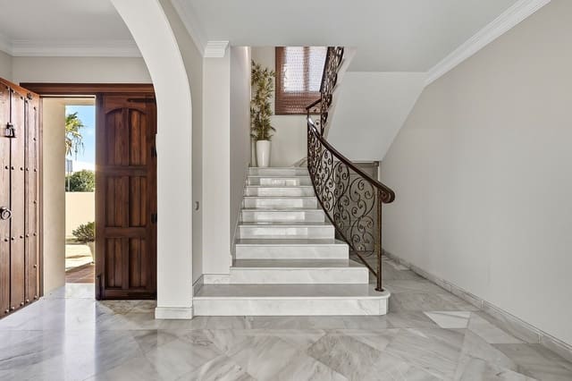 5 soverom Villa til salgs i Guadalmina Alta, Marbella med svømmebasseng garasje - € 2 200 000 (Ref: 9875987)