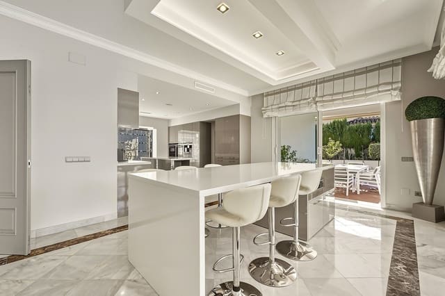 5 soverom Villa til salgs i Guadalmina Alta, Marbella med svømmebasseng garasje - € 2 200 000 (Ref: 9875987)