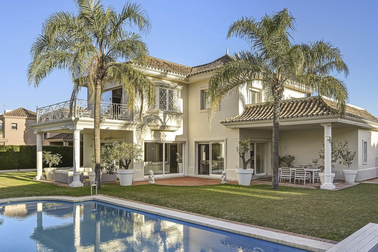 5 soverom Villa til salgs i Guadalmina med svømmebasseng garasje - € 2 200 000 (Ref: 9875987)