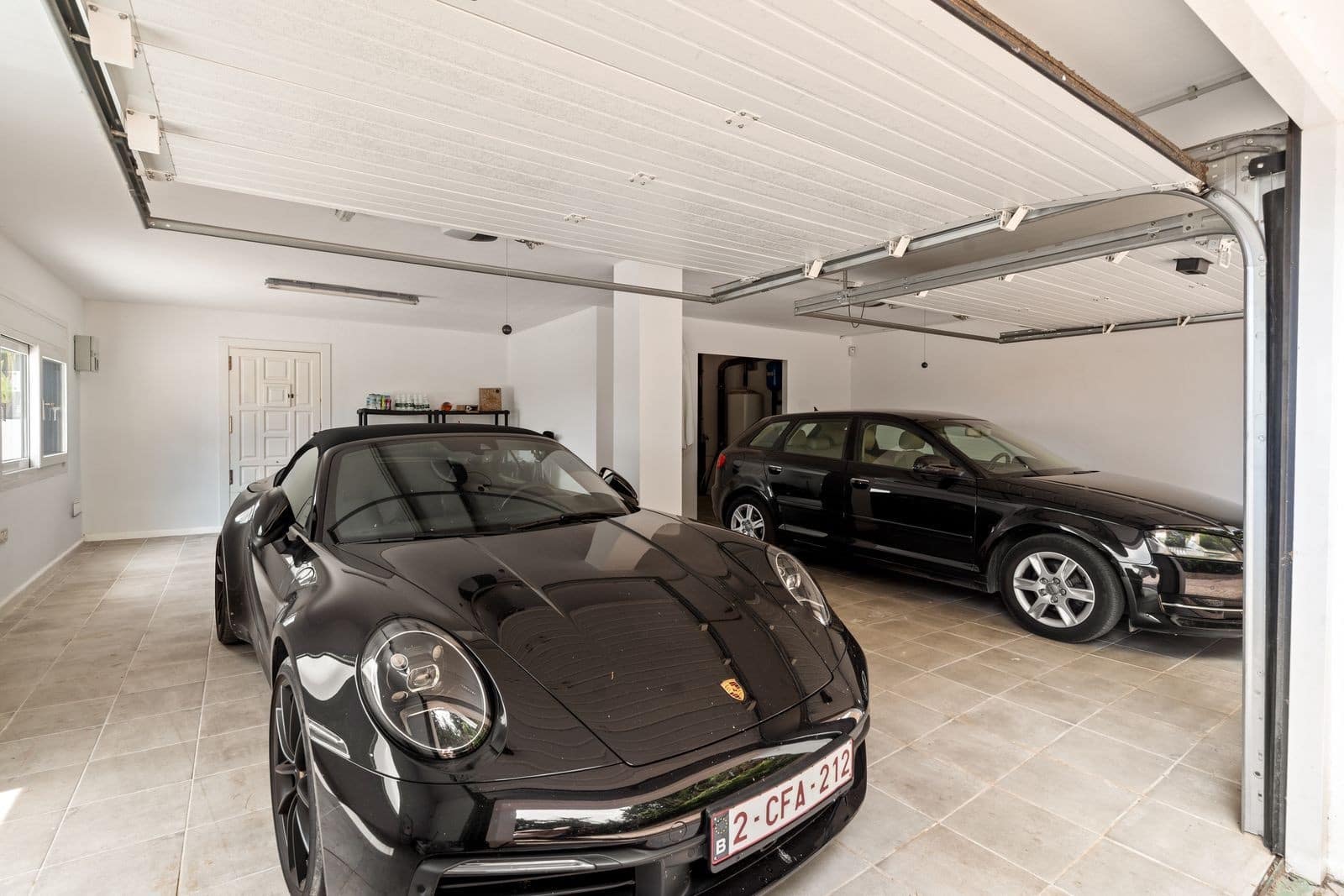 5 bedroom Villa for sale in El Paraiso with pool garage - € 4,750,000 (Ref: 9890059)