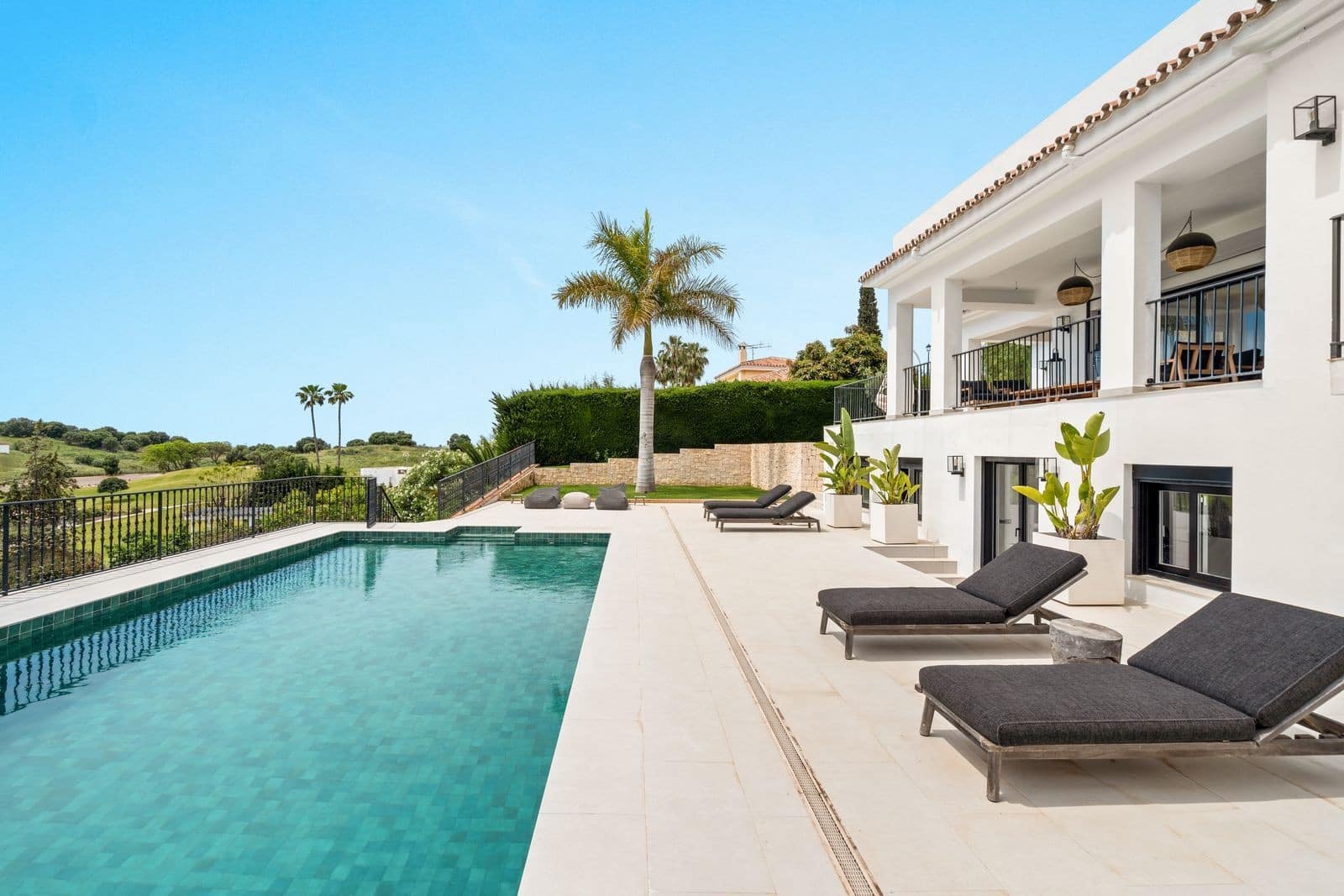 5 bedroom Villa for sale in El Paraiso with pool garage - € 4,750,000 (Ref: 9890059)