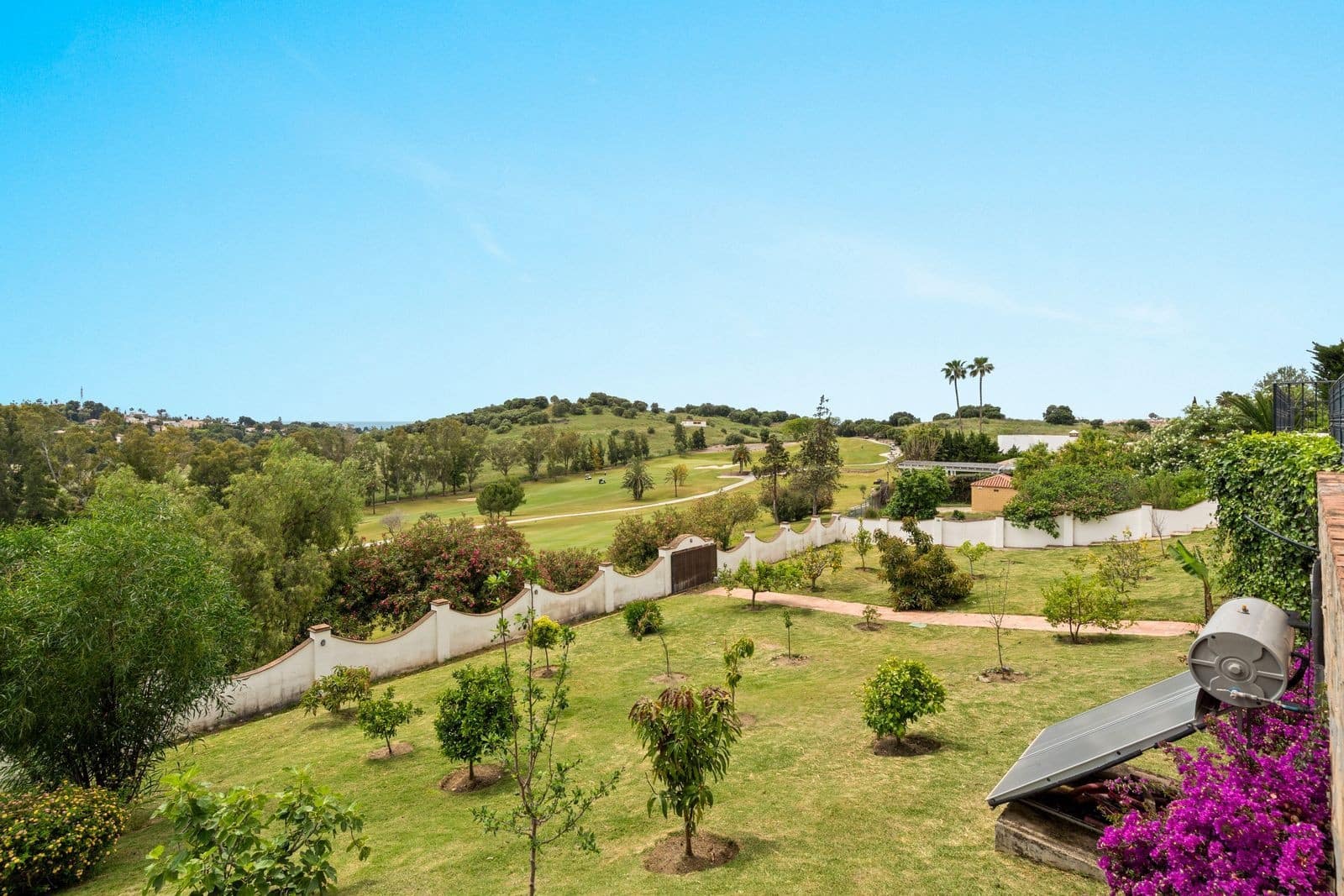 5 bedroom Villa for sale in El Paraiso with pool garage - € 4,750,000 (Ref: 9890059)