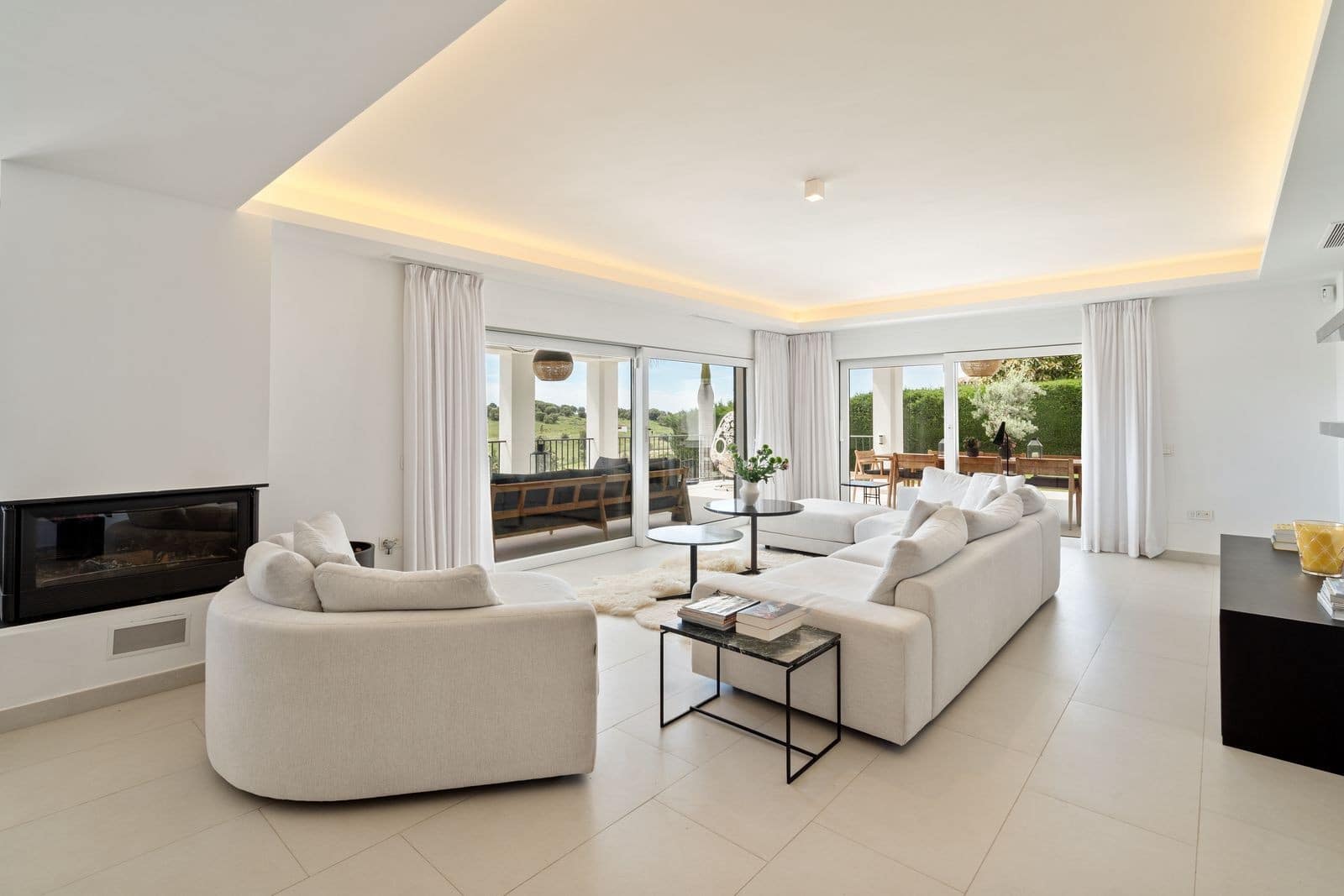 5 bedroom Villa for sale in El Paraiso with pool garage - € 4,750,000 (Ref: 9890059)