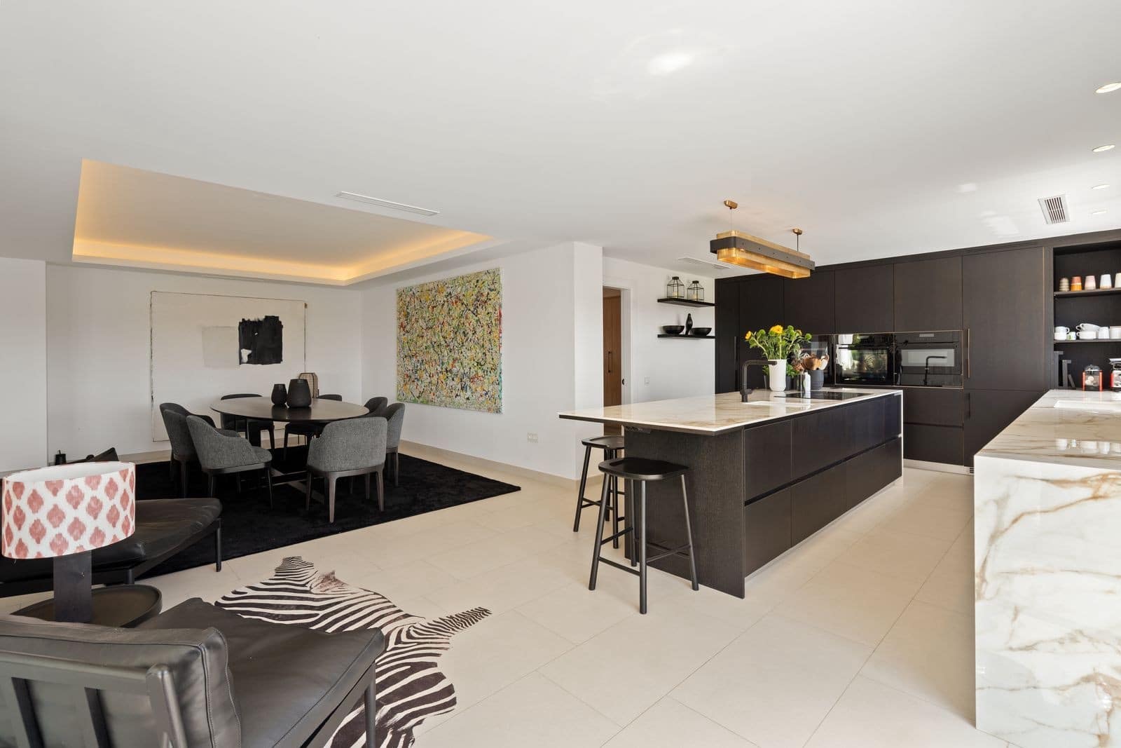 5 bedroom Villa for sale in El Paraiso with pool garage - € 4,750,000 (Ref: 9890059)