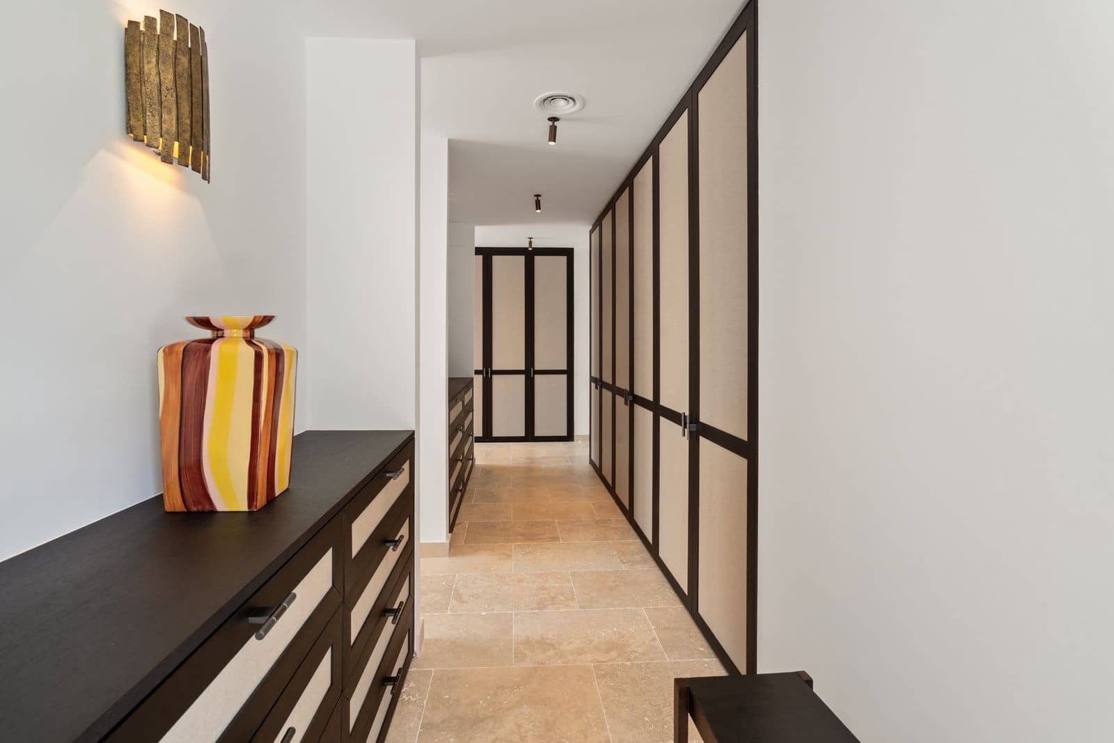 5 bedroom Villa for sale in El Paraiso with pool garage - € 4,750,000 (Ref: 9890059)