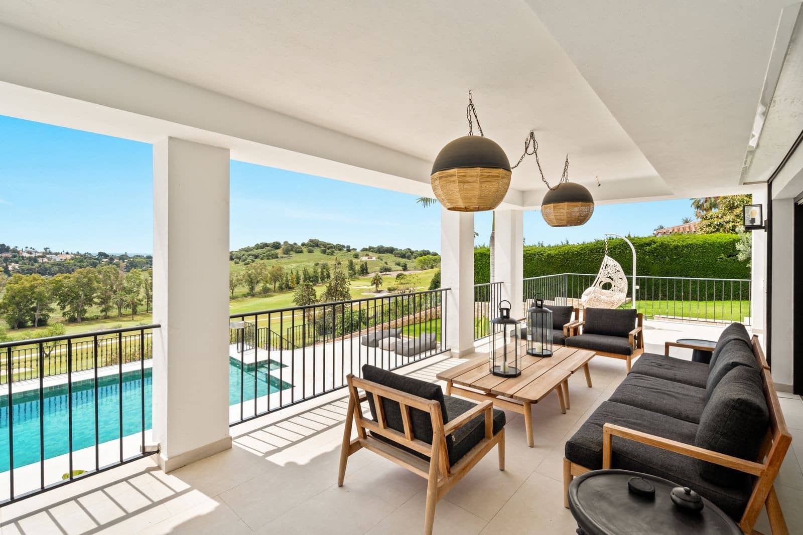 5 bedroom Villa for sale in El Paraiso with pool garage - € 4,750,000 (Ref: 9890059)