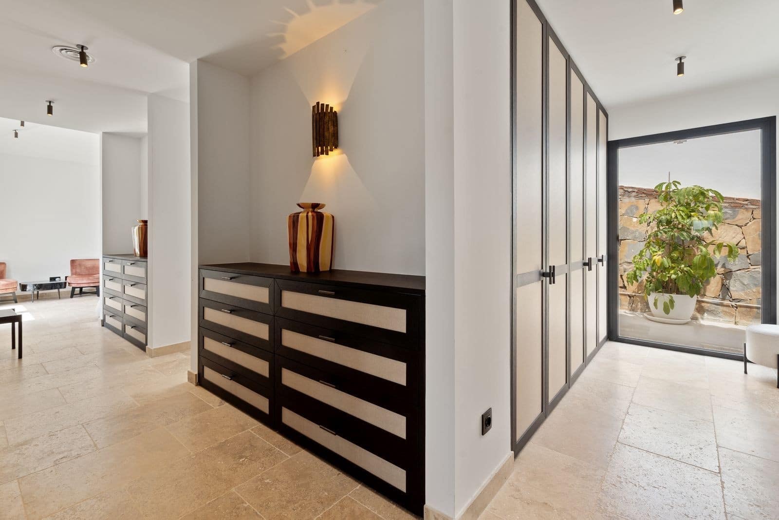 5 bedroom Villa for sale in El Paraiso with pool garage - € 4,750,000 (Ref: 9890059)