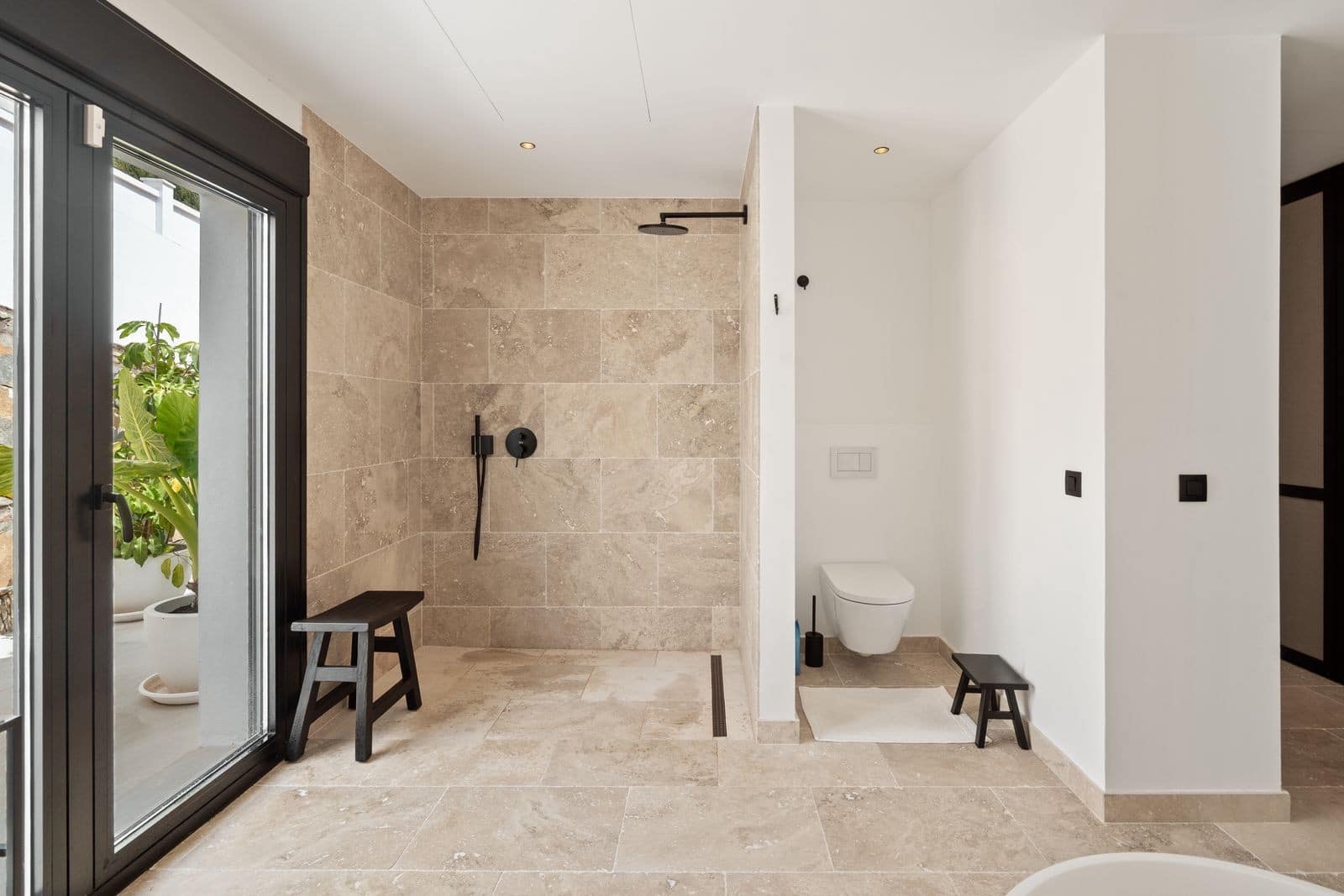 5 bedroom Villa for sale in El Paraiso with pool garage - € 4,750,000 (Ref: 9890059)
