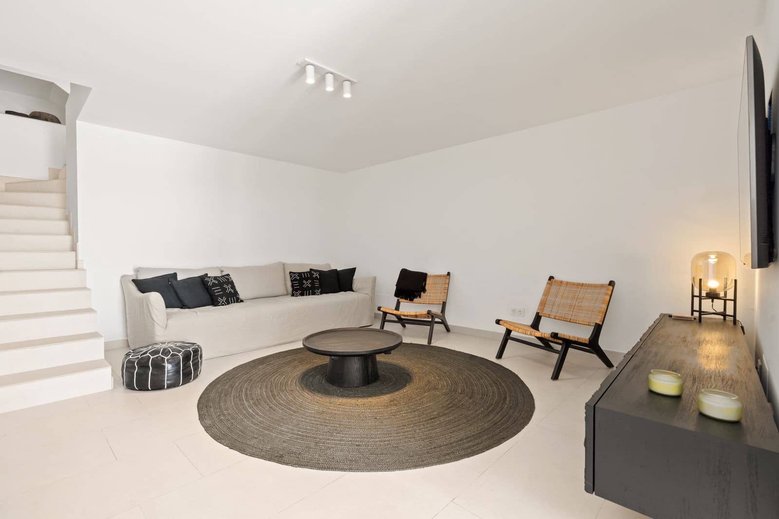 5 bedroom Villa for sale in El Paraiso with pool garage - € 4,750,000 (Ref: 9890059)