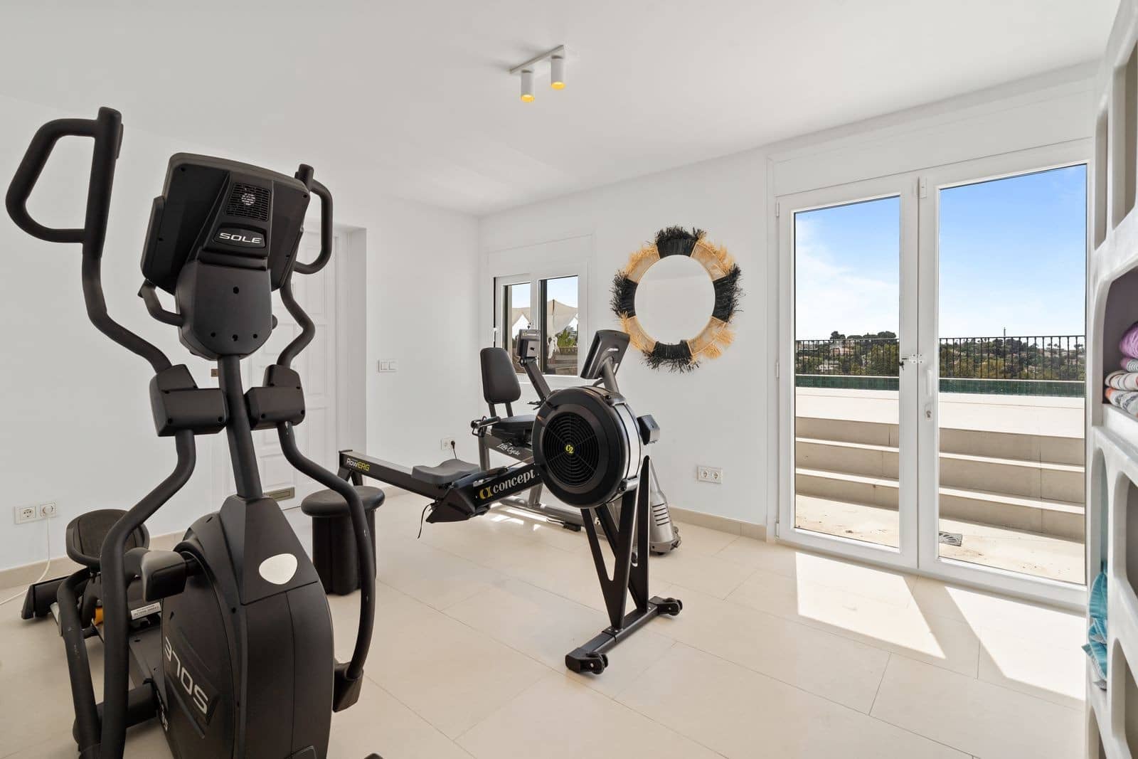 5 bedroom Villa for sale in El Paraiso with pool garage - € 4,750,000 (Ref: 9890059)