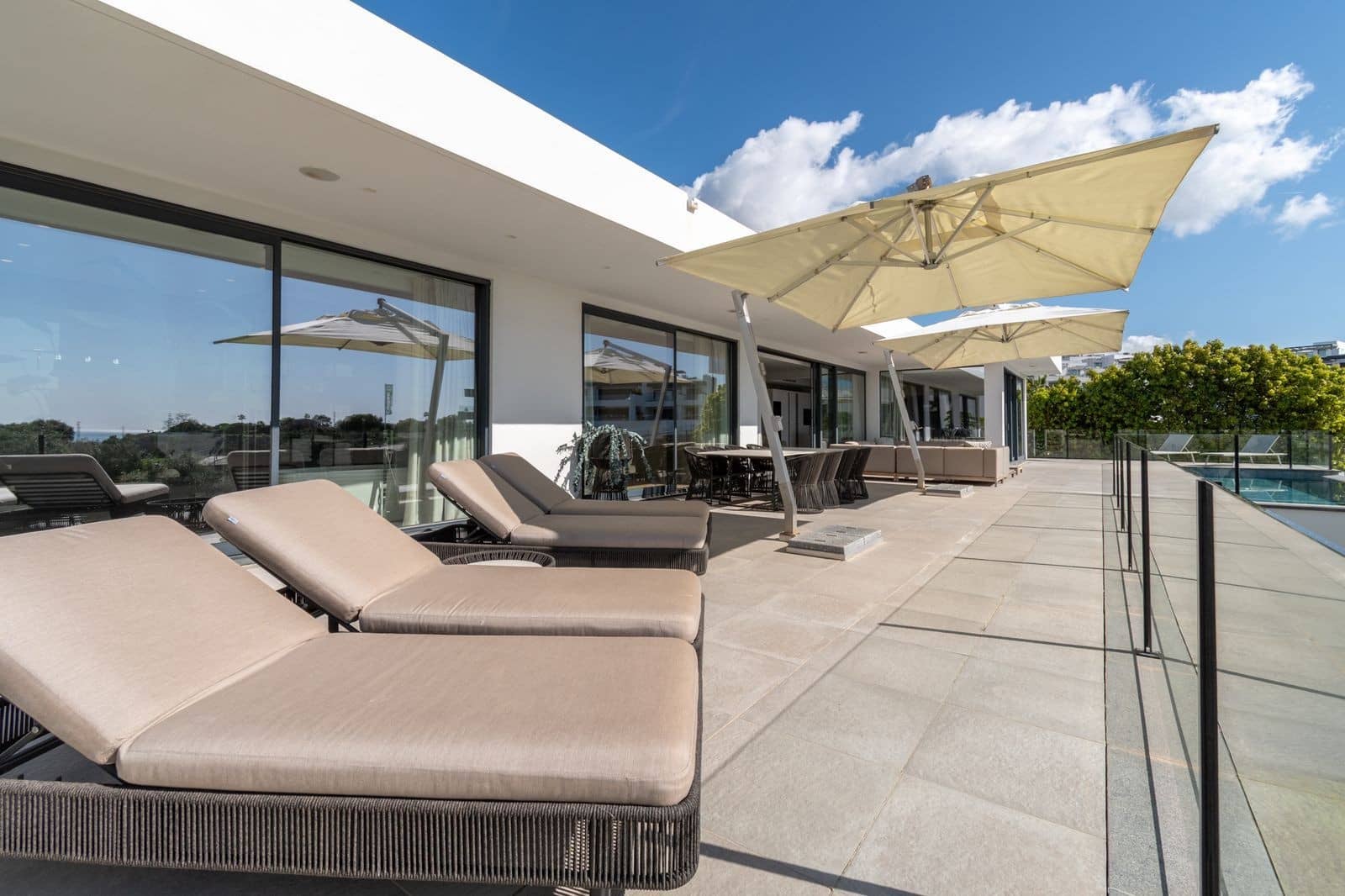5 makuuhuone Huvila myytävänä paikassa Marbella mukana uima-altaan 
autotalli - 3 950 000 € (Ref: 9890065)