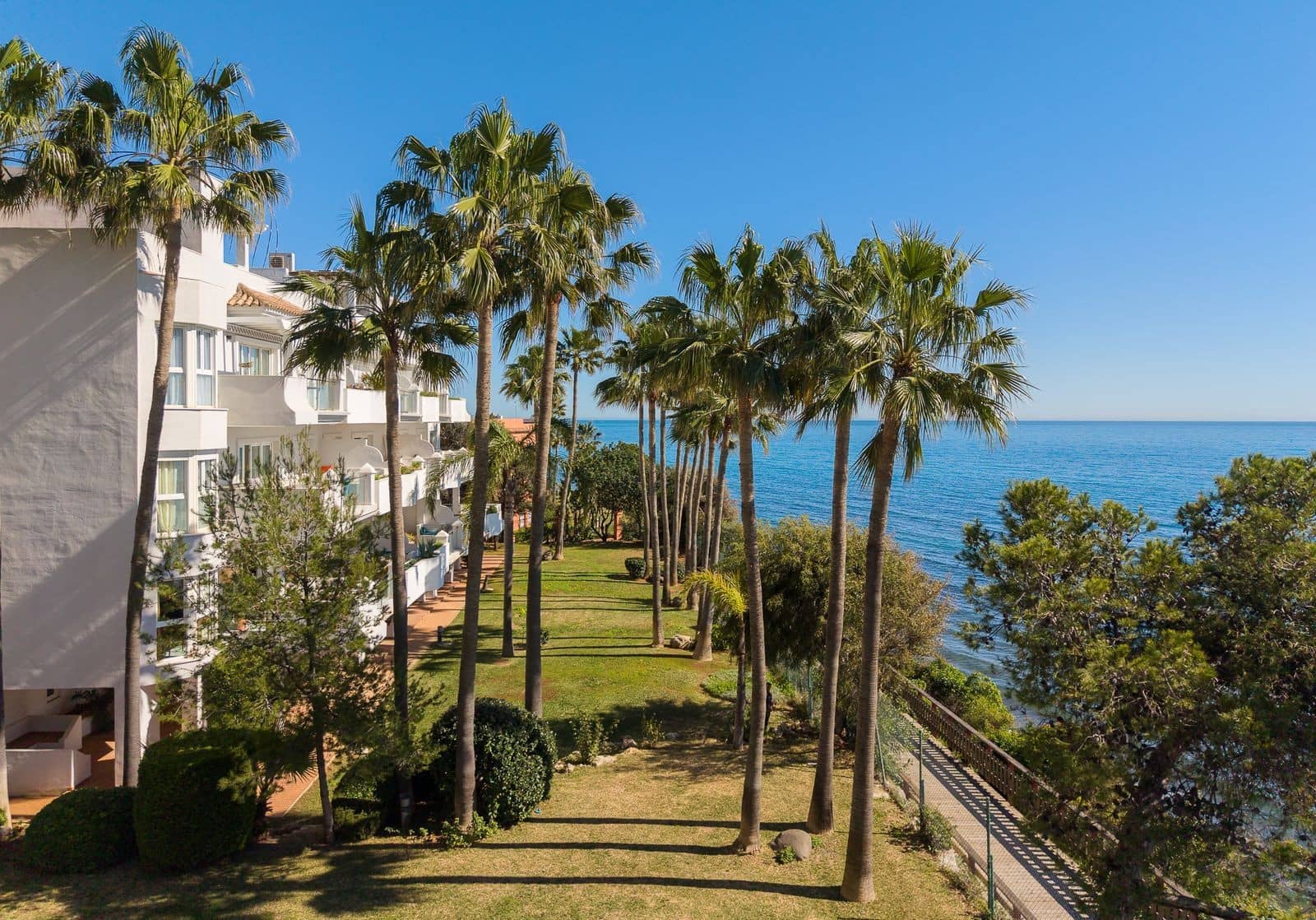 2 sovrum Takvåning till salu i Estepona - 1 300 000 € (Ref: 9890066)