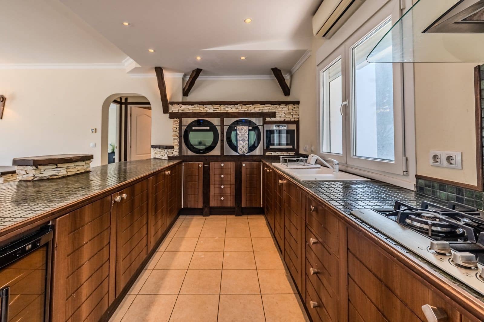 Chalet de 6 habitaciones en El Faro en venta con piscina garaje - 1.595.000 € (Ref: 9890067)