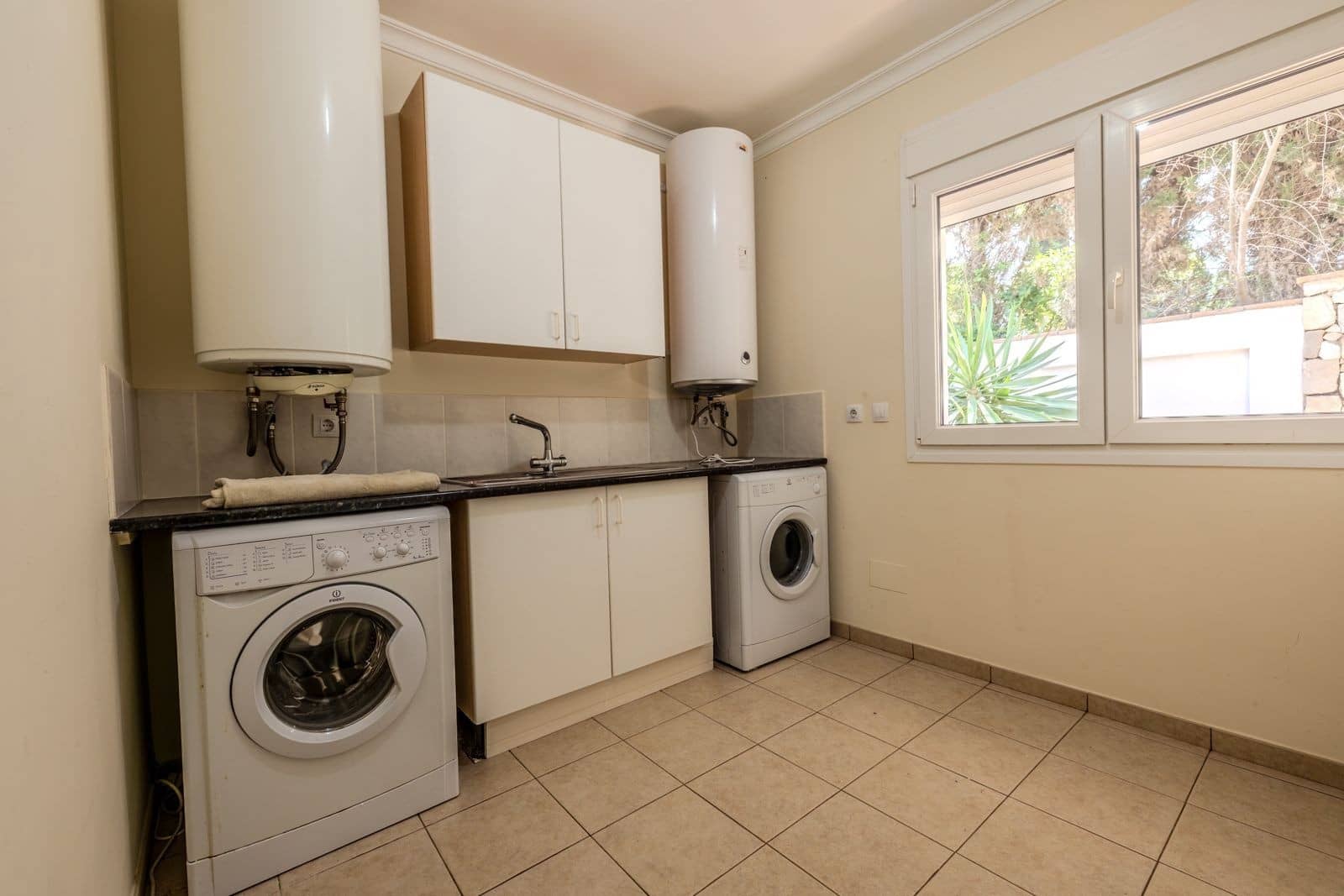 Chalet de 6 habitaciones en El Faro en venta con piscina garaje - 1.595.000 € (Ref: 9890067)