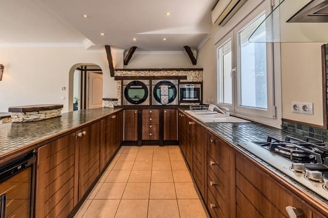 Chalet de 6 habitaciones en El Faro, Mijas en venta con piscina garaje - 1.595.000 € (Ref: 9890067)