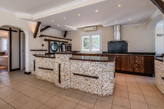 Chalet de 6 habitaciones en El Faro, Mijas en venta con piscina garaje - 1.595.000 € (Ref: 9890067)