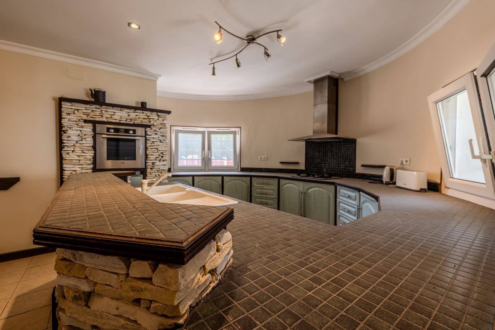 Chalet de 6 habitaciones en El Faro en venta con piscina garaje - 1.595.000 € (Ref: 9890067)