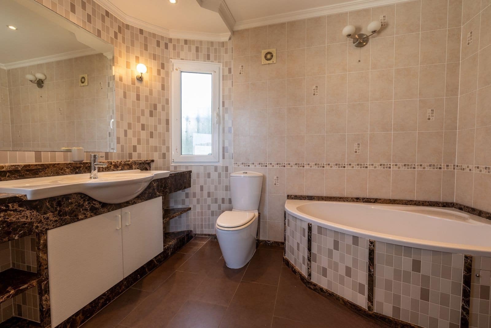 Chalet de 6 habitaciones en El Faro en venta con piscina garaje - 1.595.000 € (Ref: 9890067)