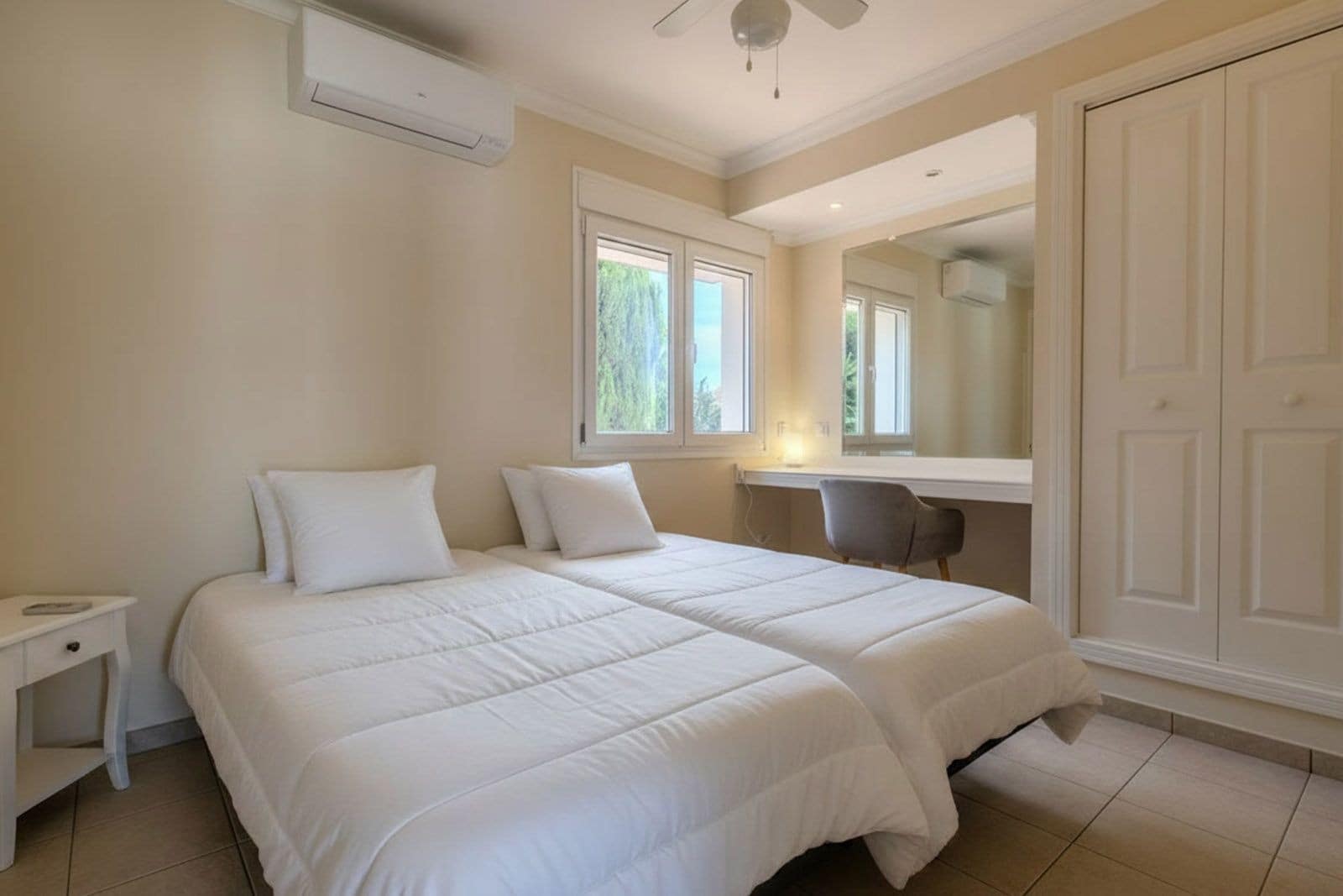 Chalet de 6 habitaciones en El Faro en venta con piscina garaje - 1.595.000 € (Ref: 9890067)