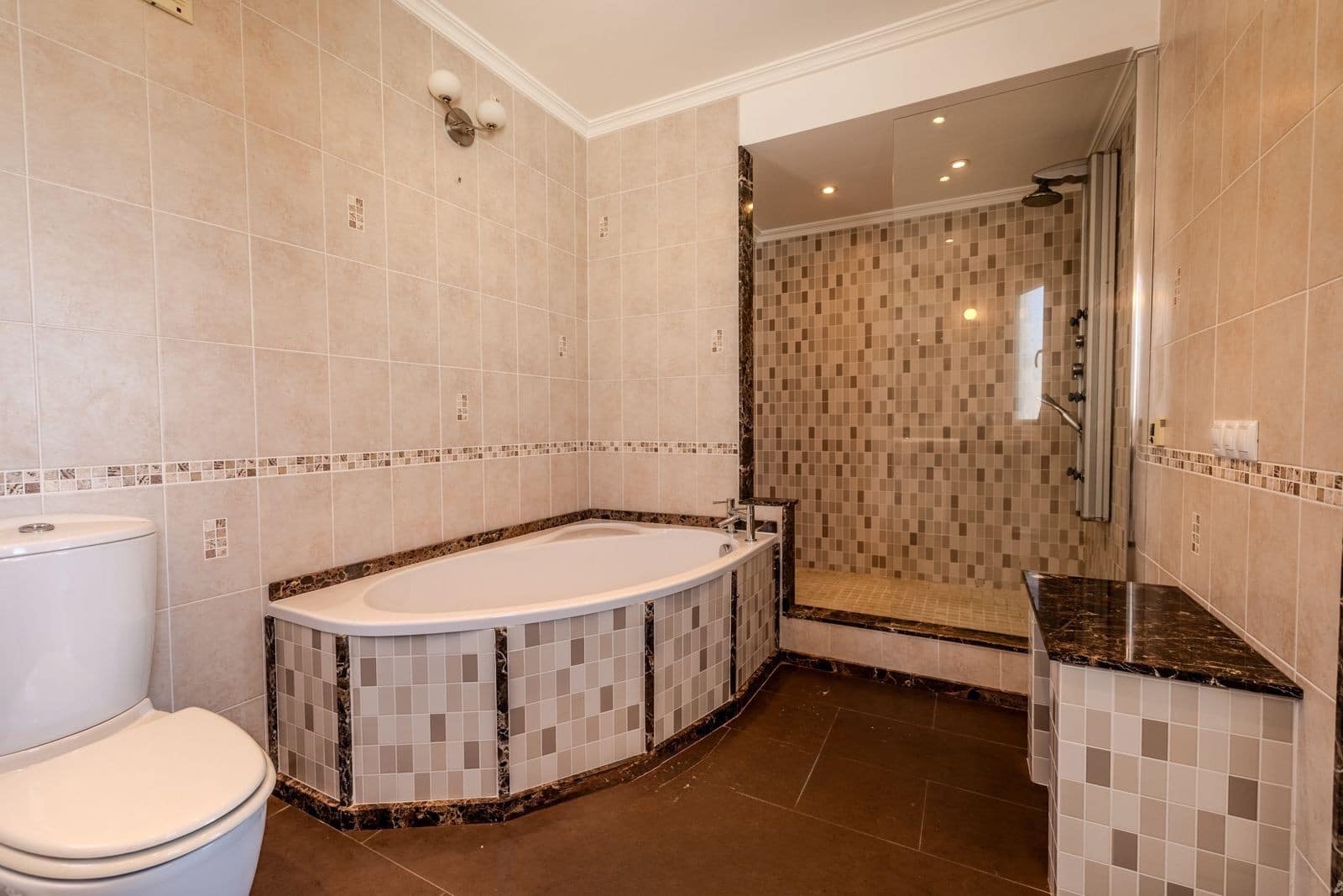 Chalet de 6 habitaciones en El Faro en venta con piscina garaje - 1.595.000 € (Ref: 9890067)