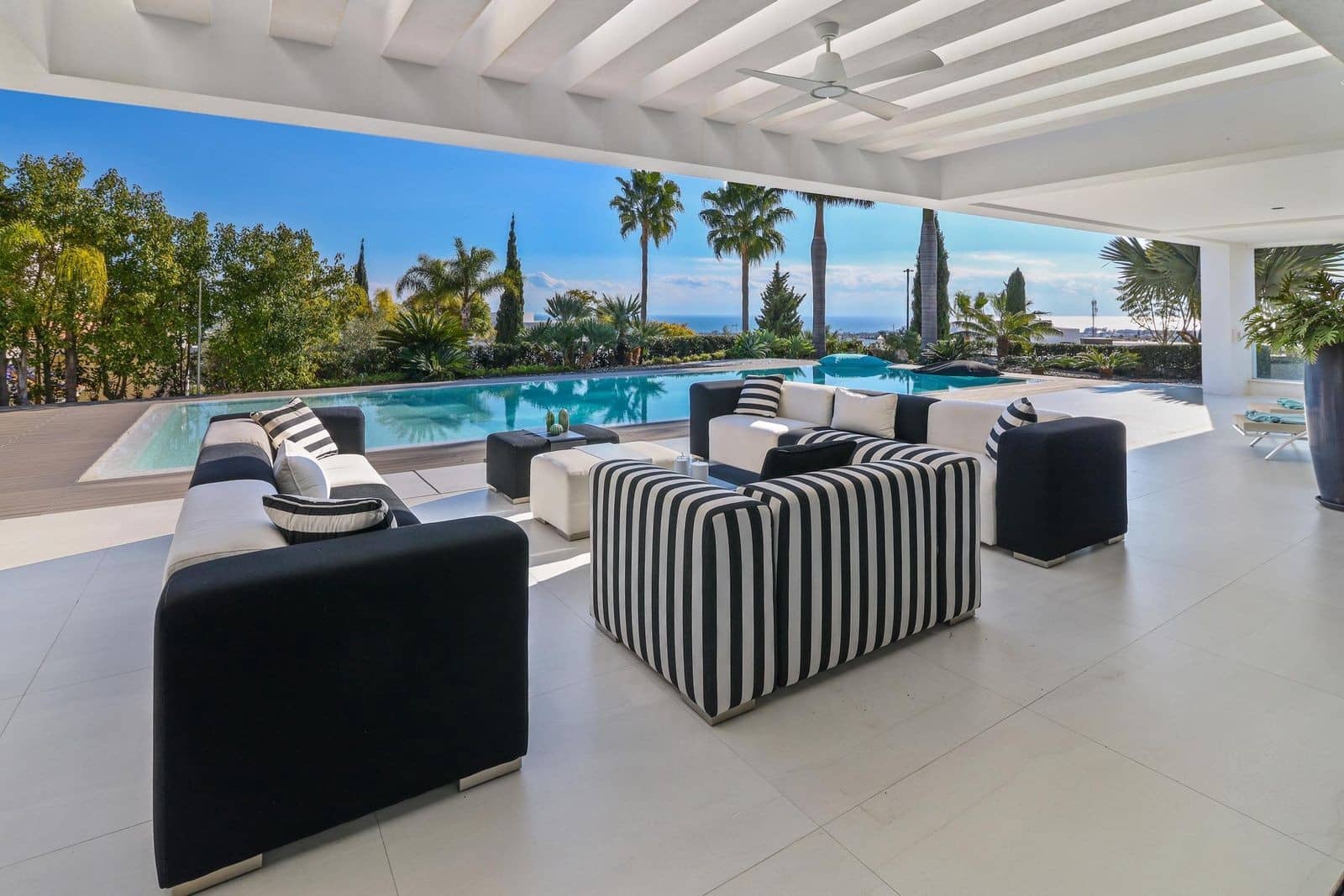 6 bedroom Villa for sale in Los Flamingos with pool garage - € 4,900,000 (Ref: 9890068)