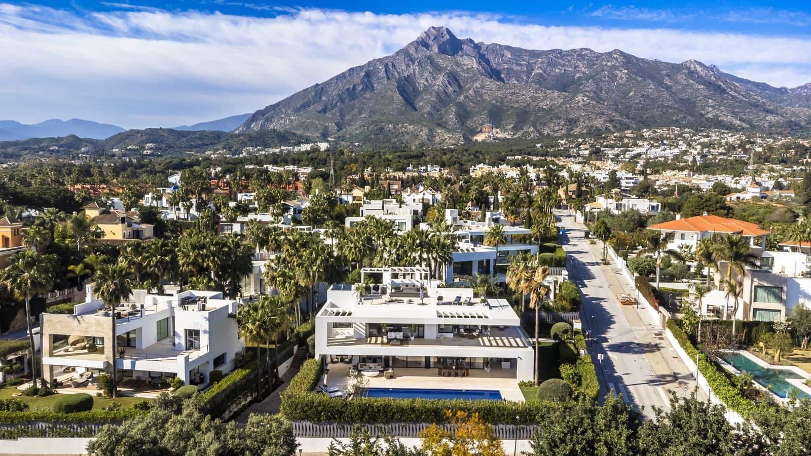 5 makuuhuone Huvila myytävänä paikassa Marbella mukana uima-altaan 
autotalli - 5 995 000 € (Ref: 9891978)