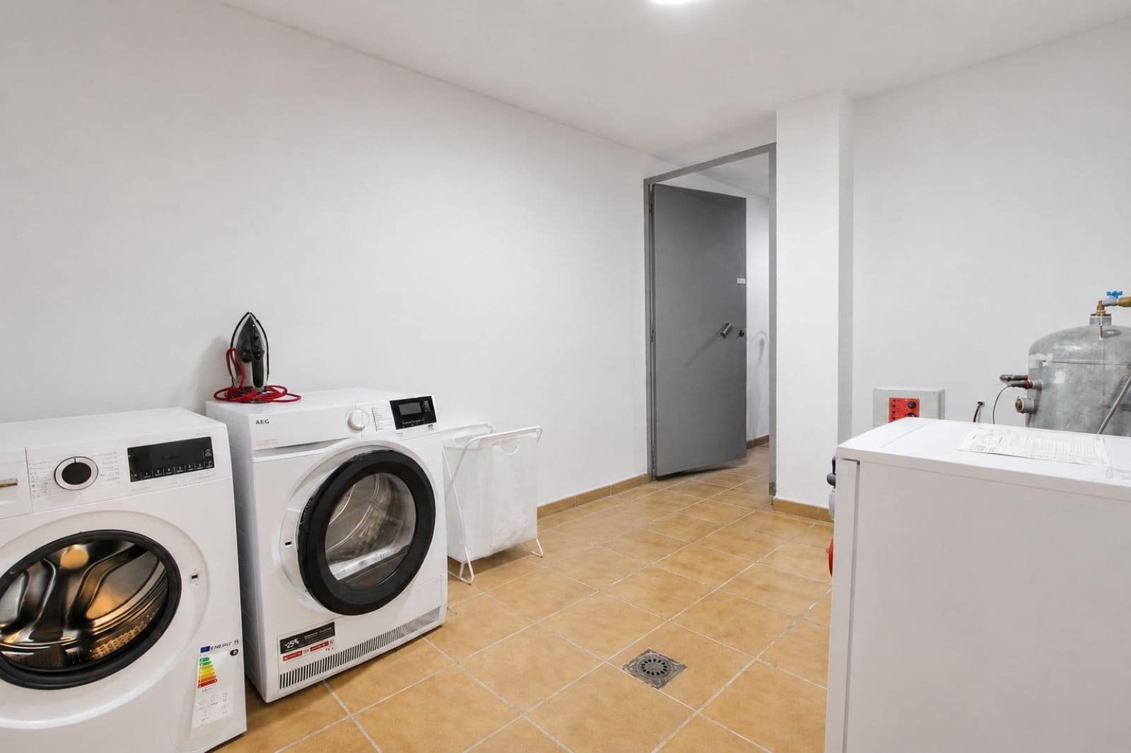 4 soverom Villa til salgs i Mijas Costa med svømmebasseng garasje - € 1 100 000 (Ref: 9894136)