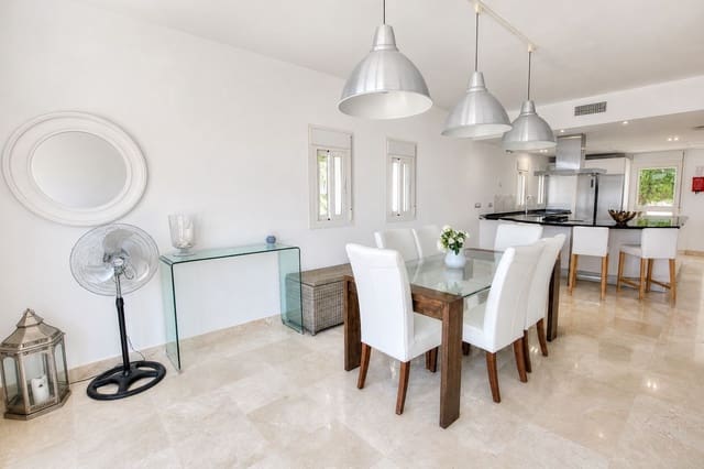 4 bedroom Villa for sale in Mijas Costa, Mijas with pool garage - € 1,100,000 (Ref: 9894136)